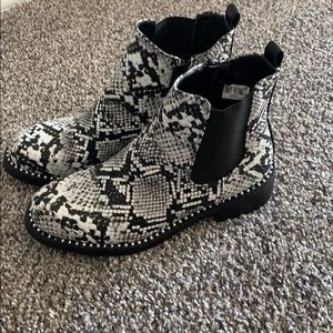 Snakeskin Chelsa Boots size 8